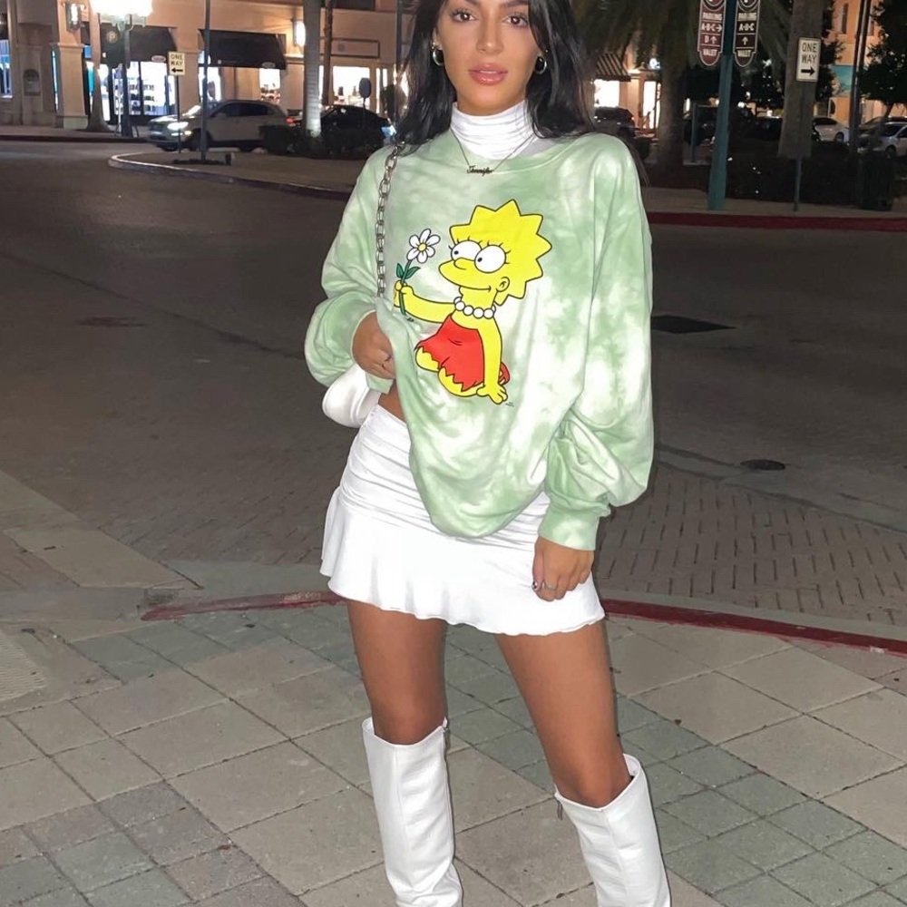 Lisa Simpson sweatshirt